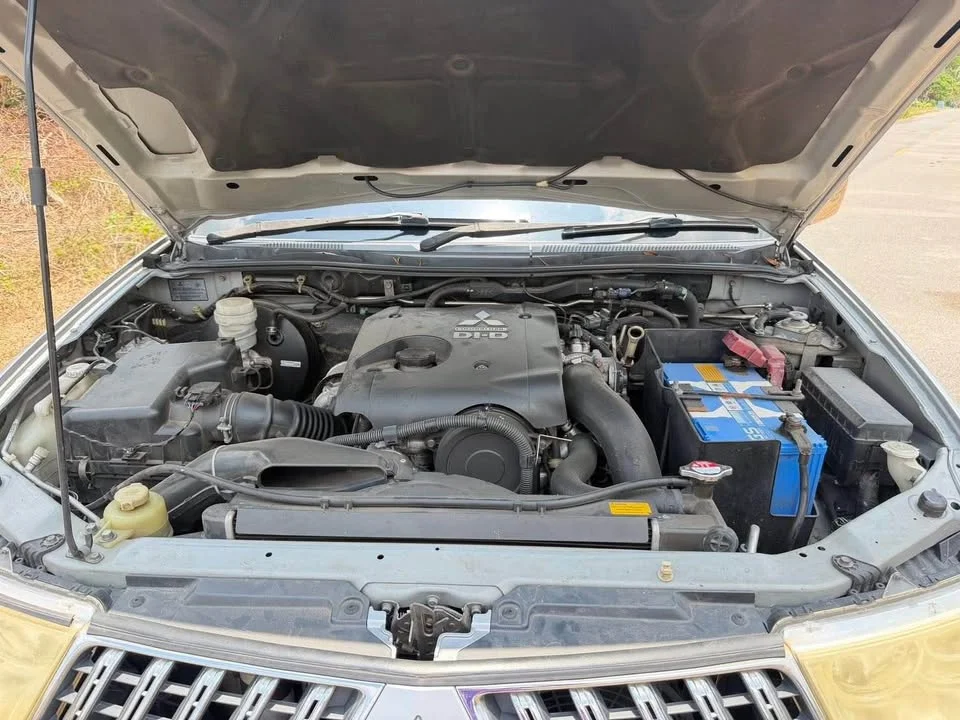 2011 Mitsubishi Pajero Sport II 2