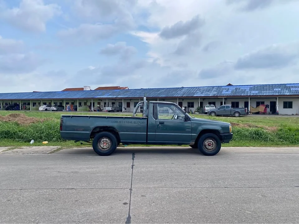 1995 Mitsubishi Triton II 2