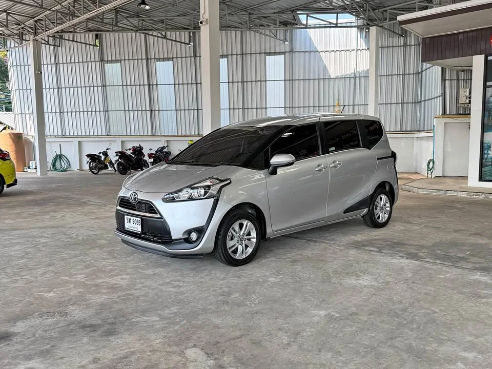 2018 Toyota Sienta II 2