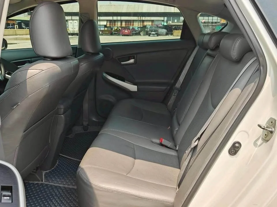 2011 Toyota Prius III 3