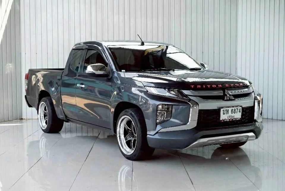 2022 Mitsubishi Triton V 2