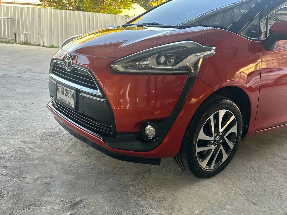 2017 Toyota Sienta II 2