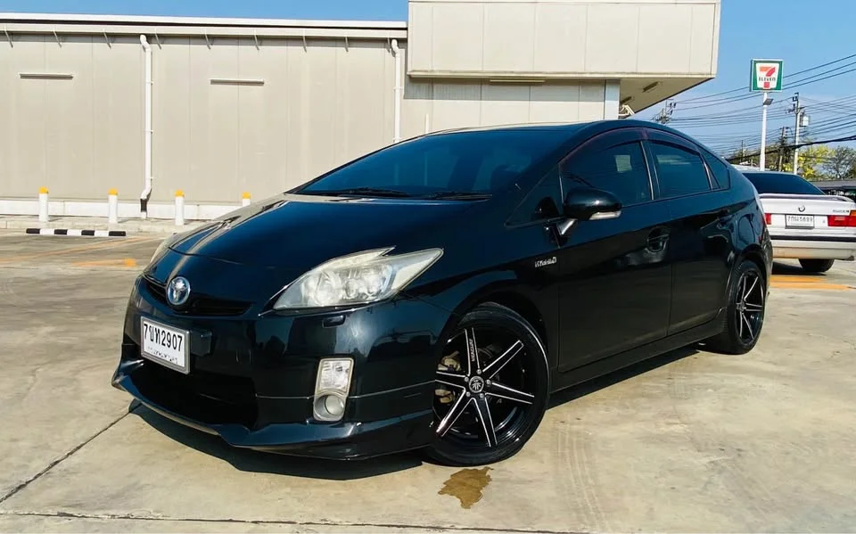 2011 Toyota Prius III 2