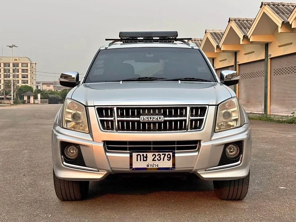 2008 Isuzu MU-7 3