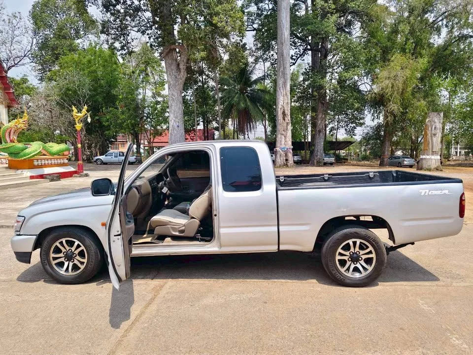 2003 Toyota Hilux Tiger VI 3