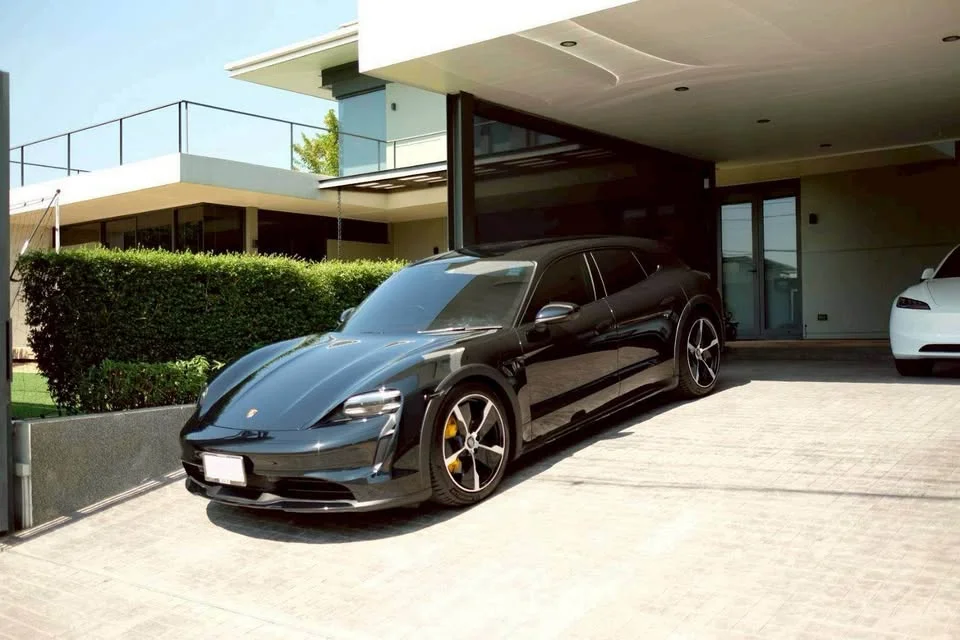 2023 Porsche Taycan 9J1 2