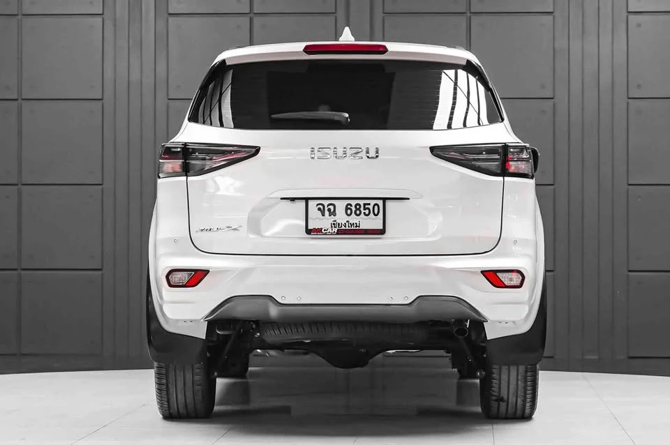 2023 Isuzu MU-X II 2