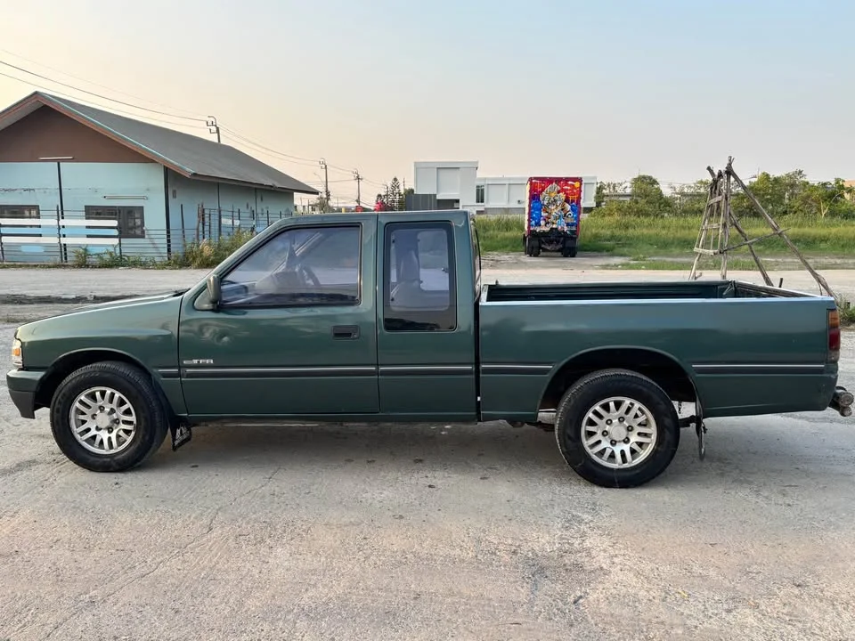 1996 Isuzu TFR III 2