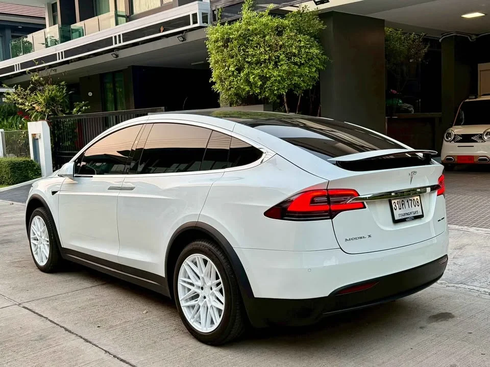 2020 Tesla Model X 2