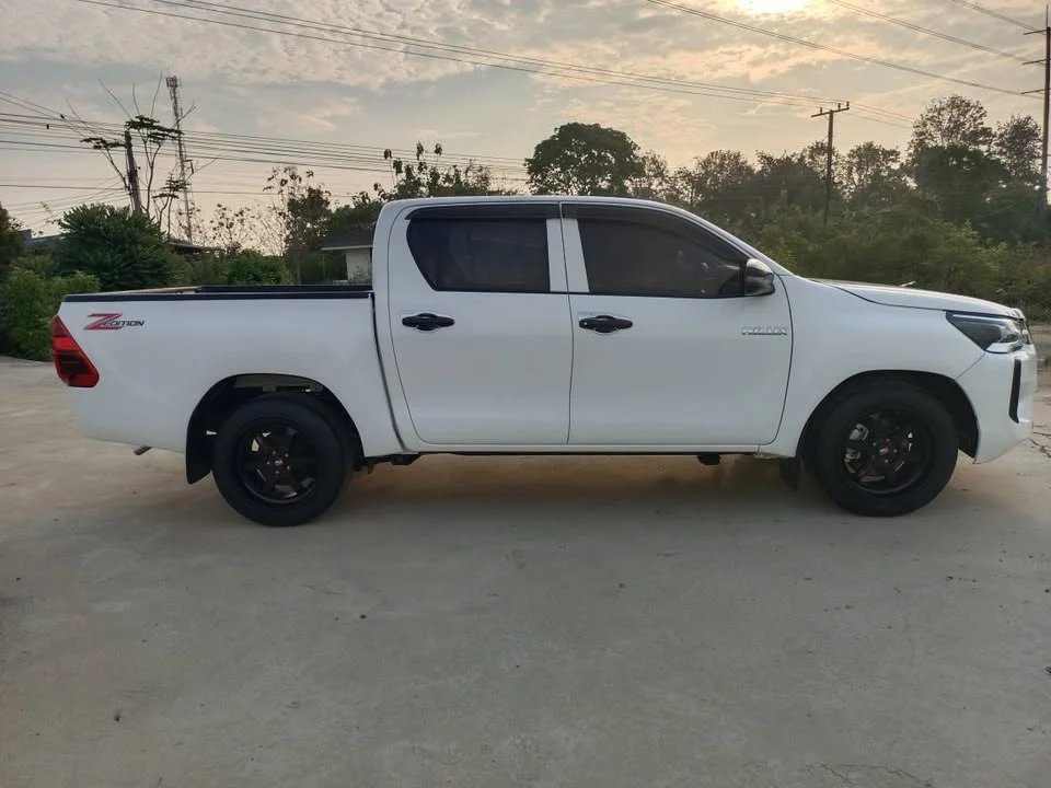 2023 Toyota Hilux VIII 3