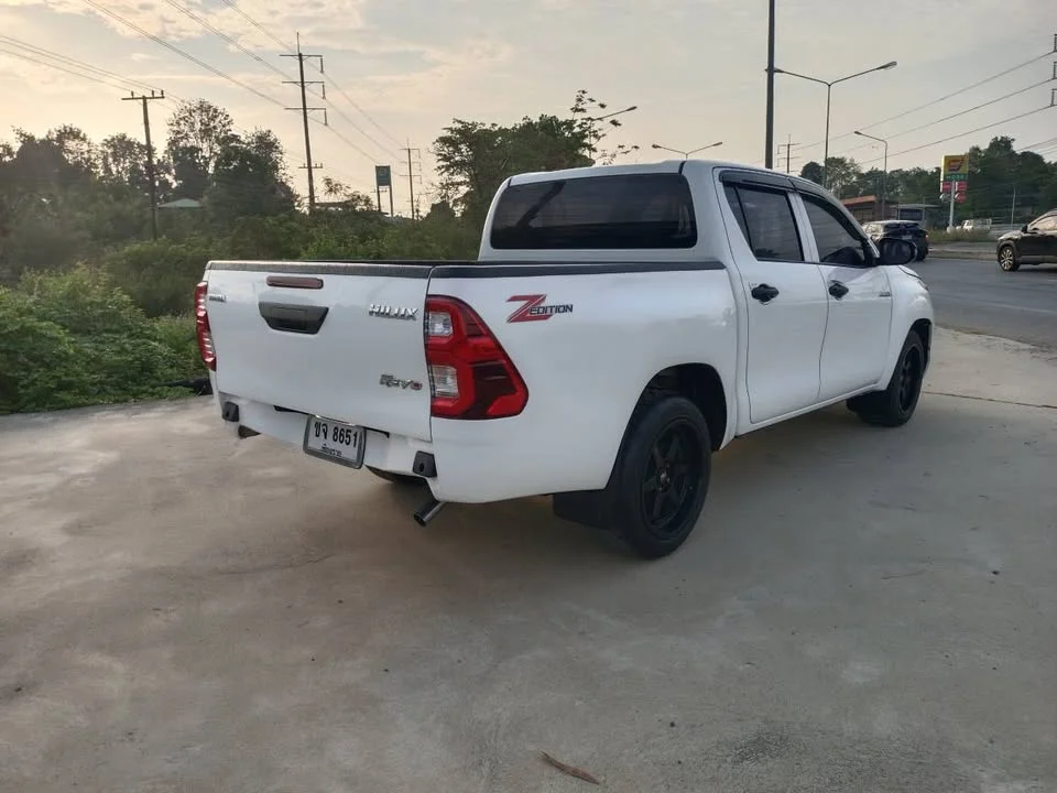 2023 Toyota Hilux VIII 2