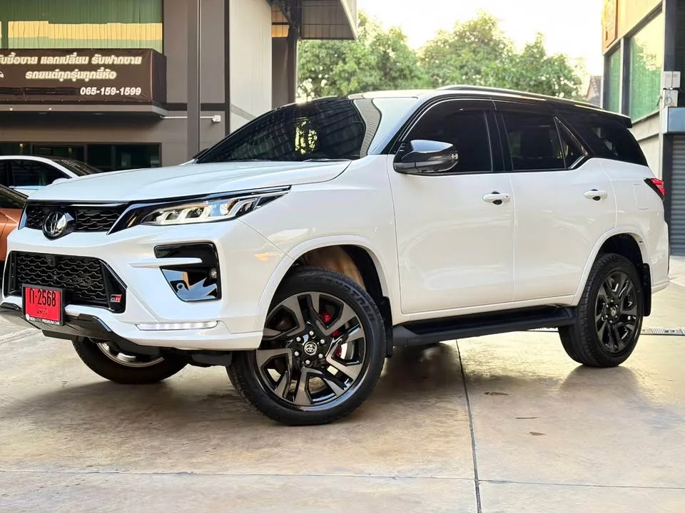 2025 Toyota Fortuner II 3