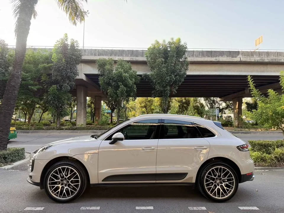 2020 Porsche Macan I 2