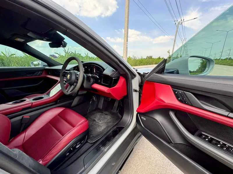2022 Porsche Taycan 9J1 2