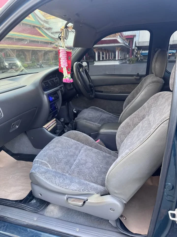 2002 Mazda 2500 Fighter V 2