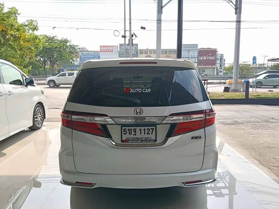 2015 Honda Odyssey V 2