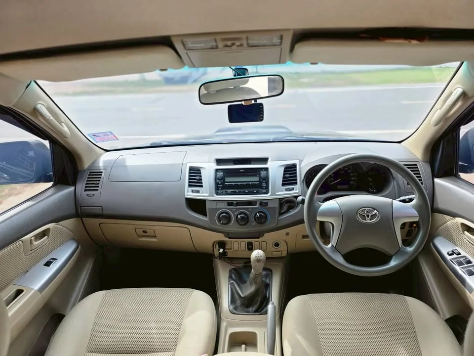 2012 Toyota Hilux VII 2