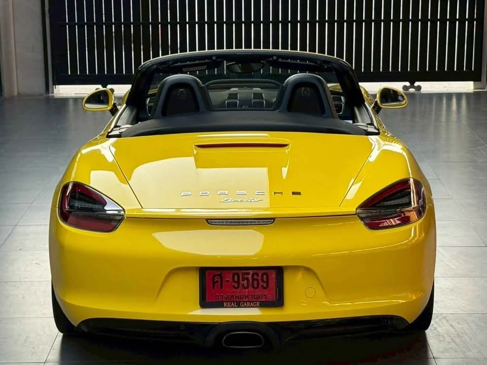 2015 Porsche Boxster and Cayman III 2