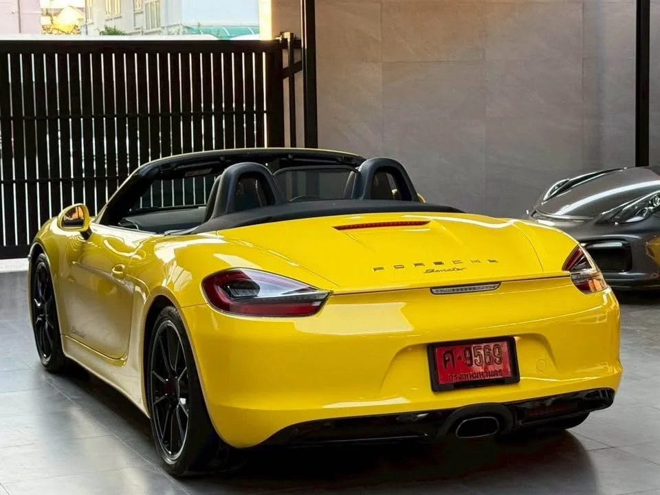 2015 Porsche Boxster and Cayman III 2