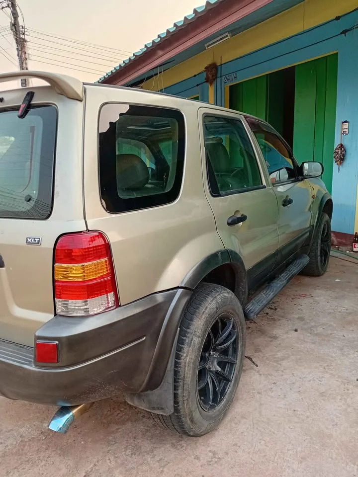 2004 Ford Escape I 3