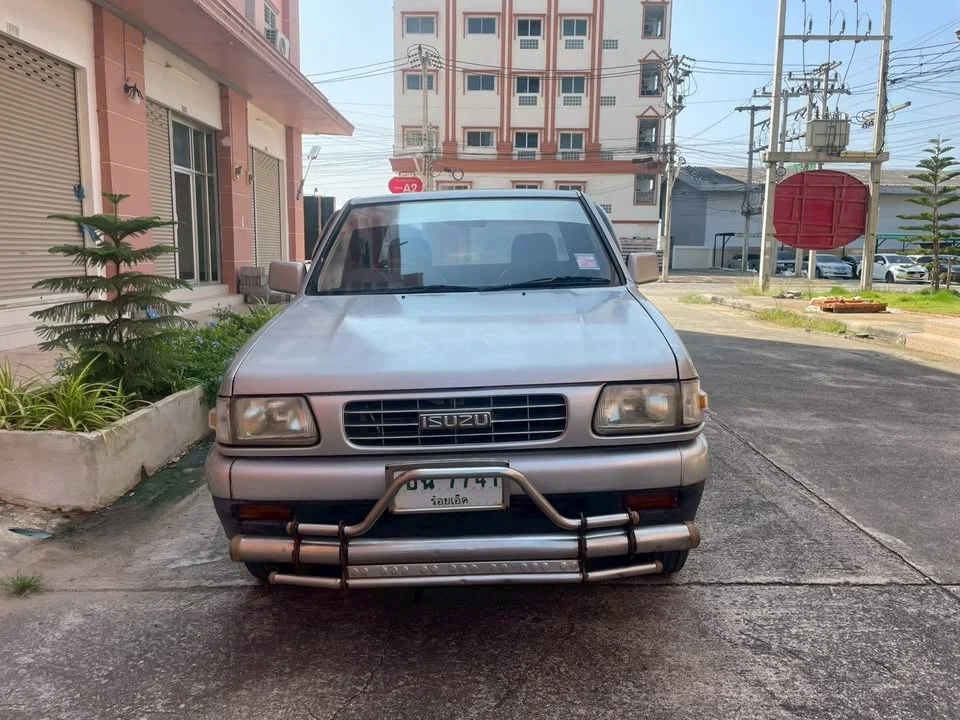 1995 Isuzu TFR III 3