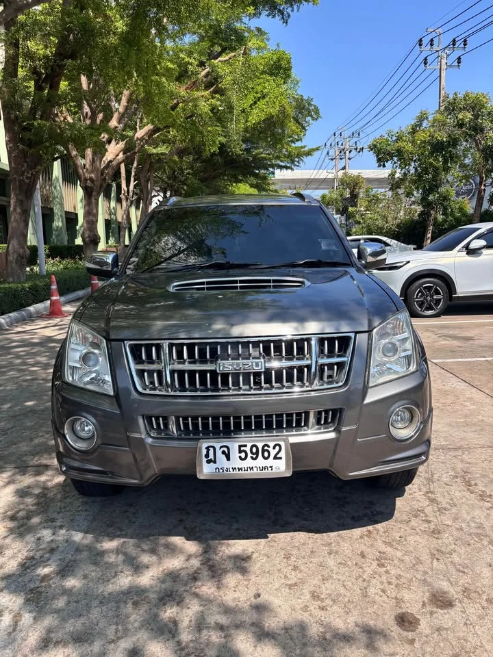 2009 Isuzu MU-7 2