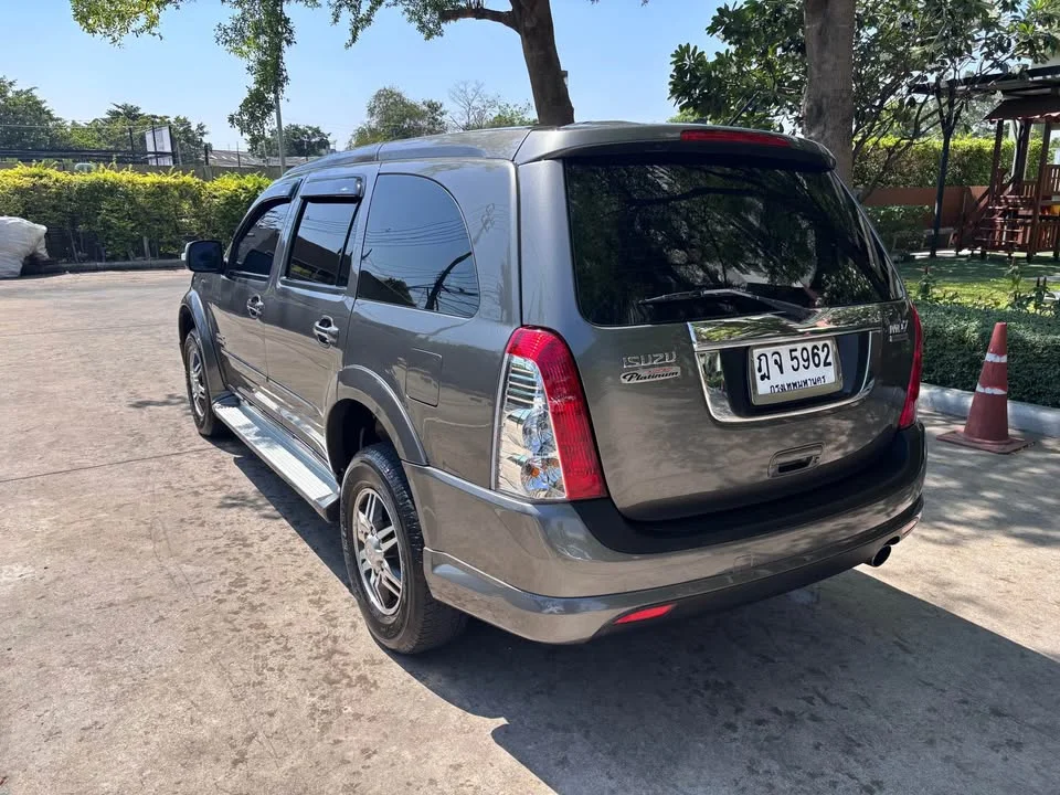 2009 Isuzu MU-7 3