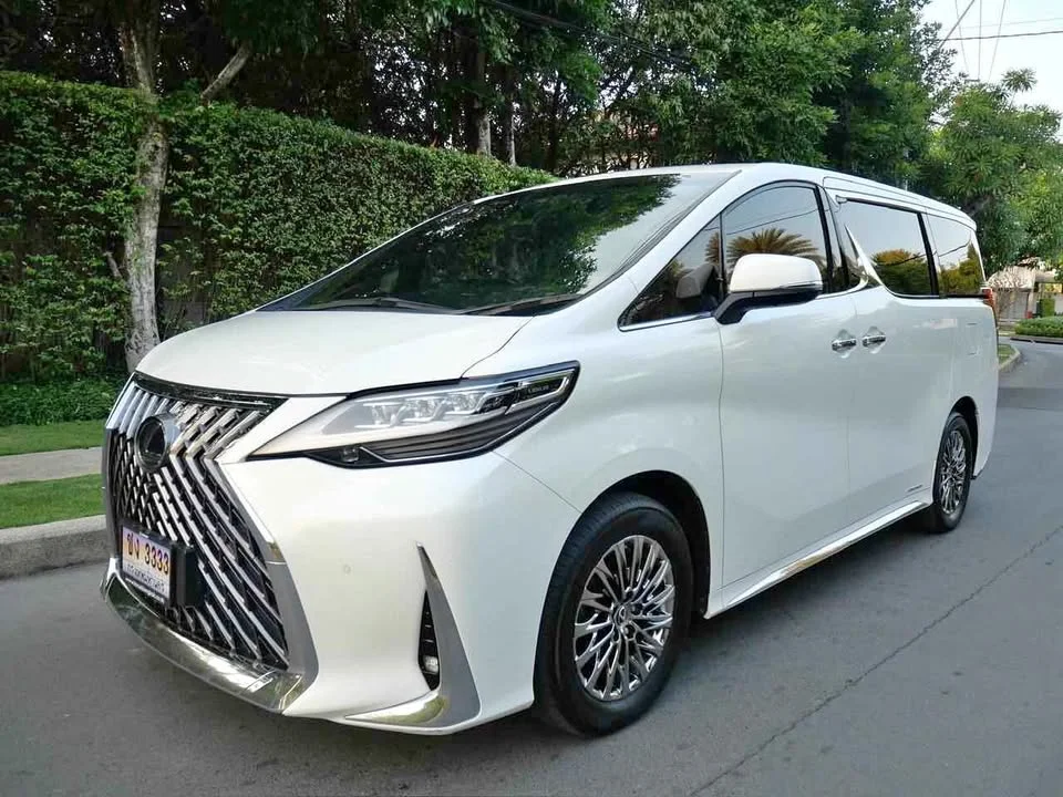 2020 Lexus LM I 3