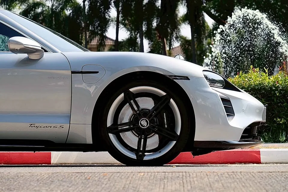 2021 Porsche Taycan 9J1 2