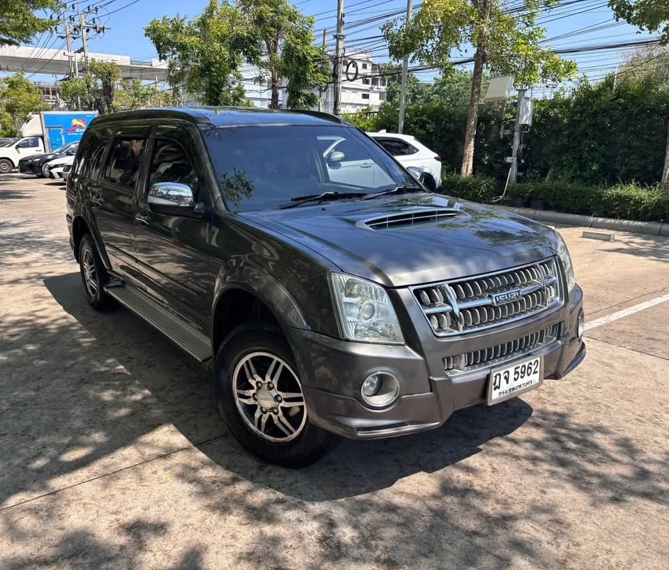 2009 Isuzu MU-7 3
