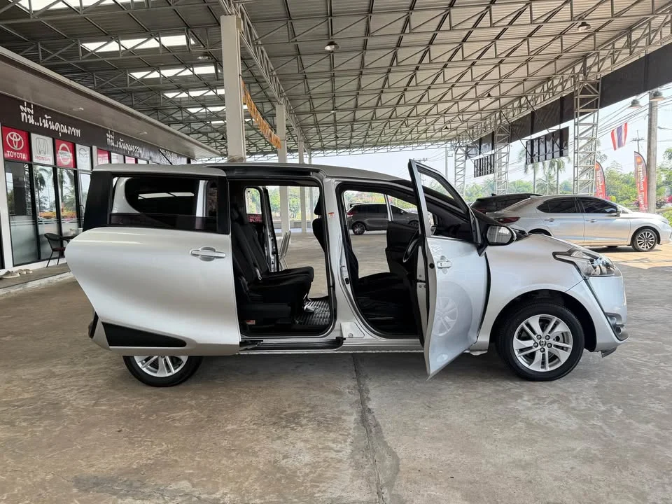 2018 Toyota Sienta II 3