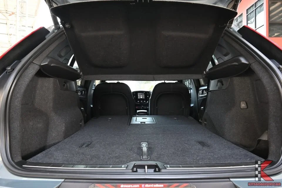 2020 Volvo XC40 2