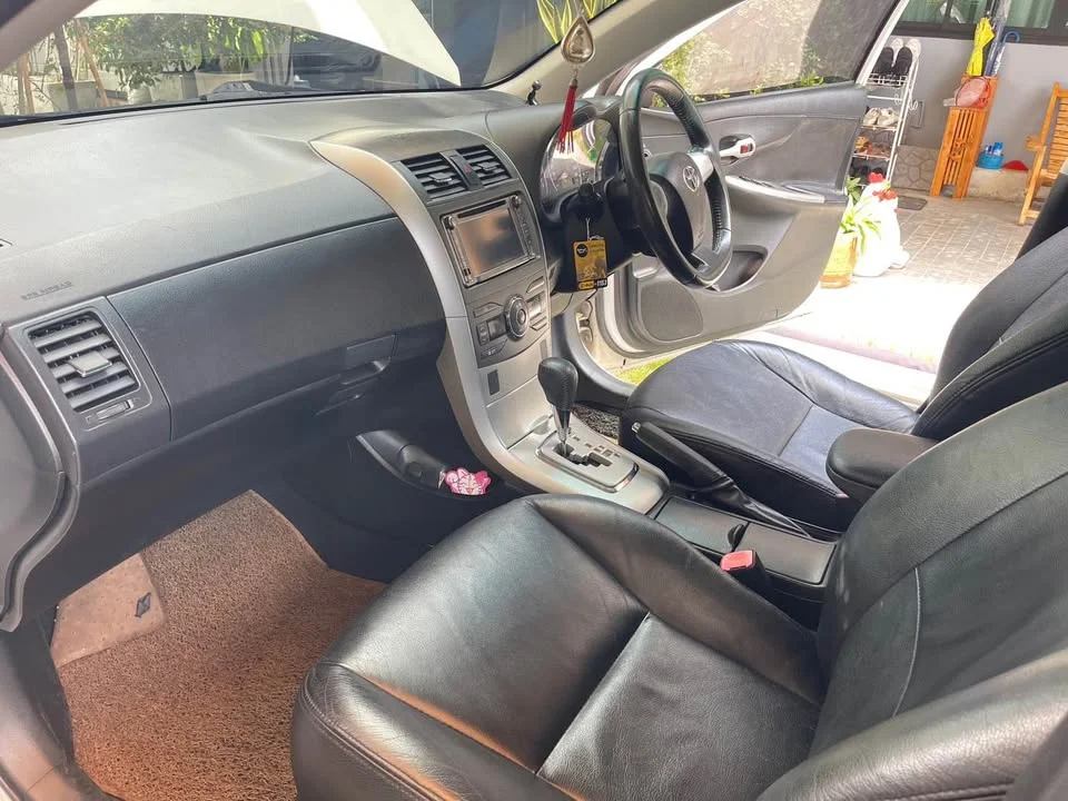 2012 Toyota Corolla Altis X (E140) 2