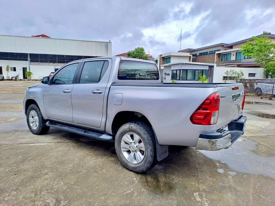 2019 Toyota Hilux VIII 2