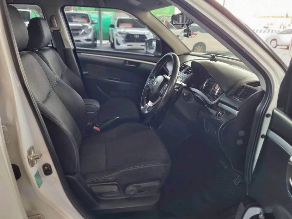 2015 Suzuki Swift II 3