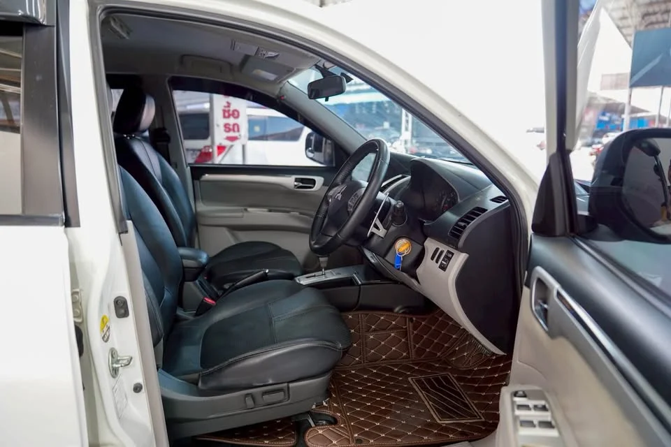 2013 Mitsubishi Pajero Sport II 2