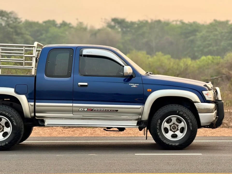 2003 Toyota Hilux Tiger VI 3