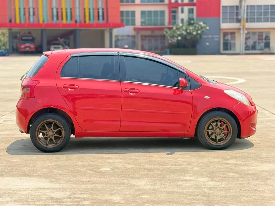 2007 Toyota Yaris II 2
