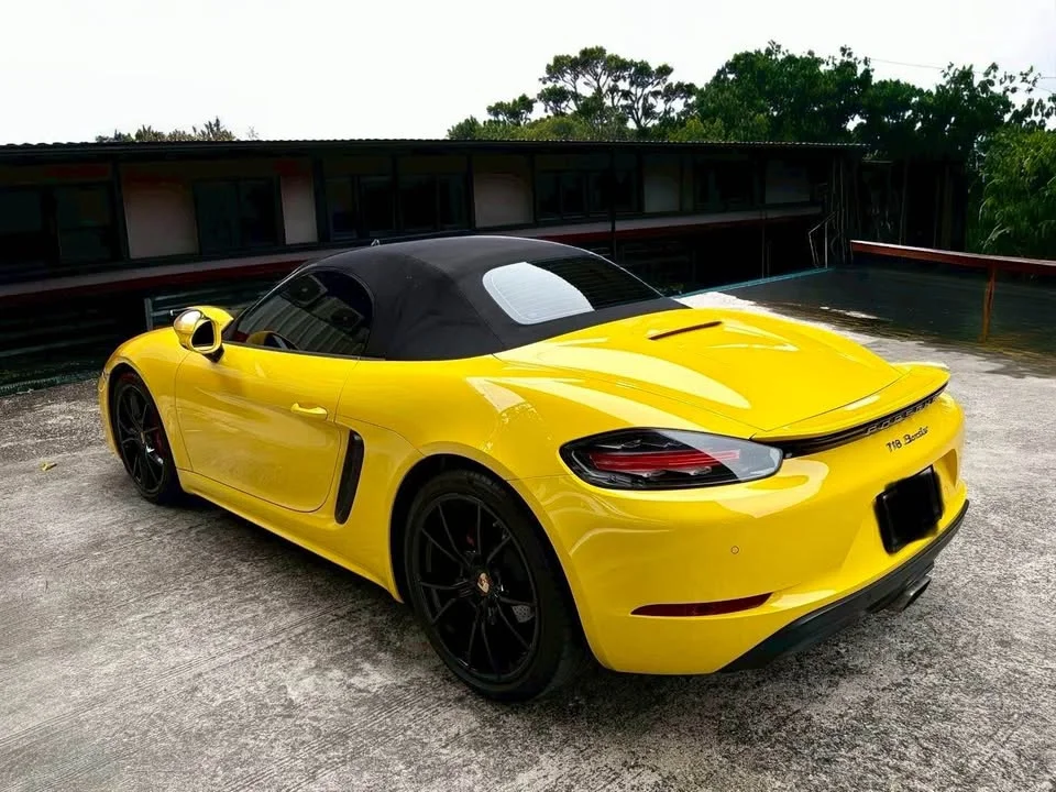 2017 Porsche 718 Boxster and Cayman IV 3
