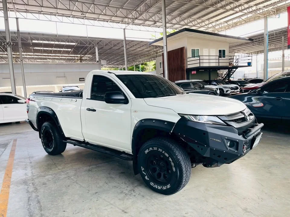 2022 Mitsubishi Triton V 2