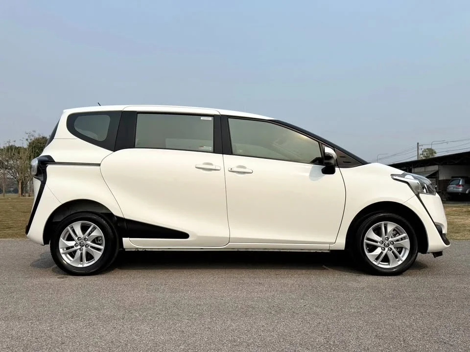 2018 Toyota Sienta II 2