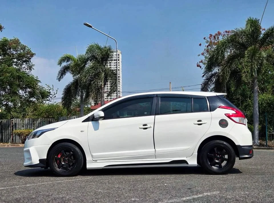 2016 Toyota Yaris III 2