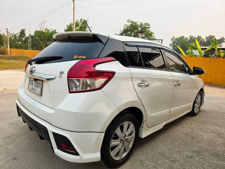 2015 Toyota Yaris III 2