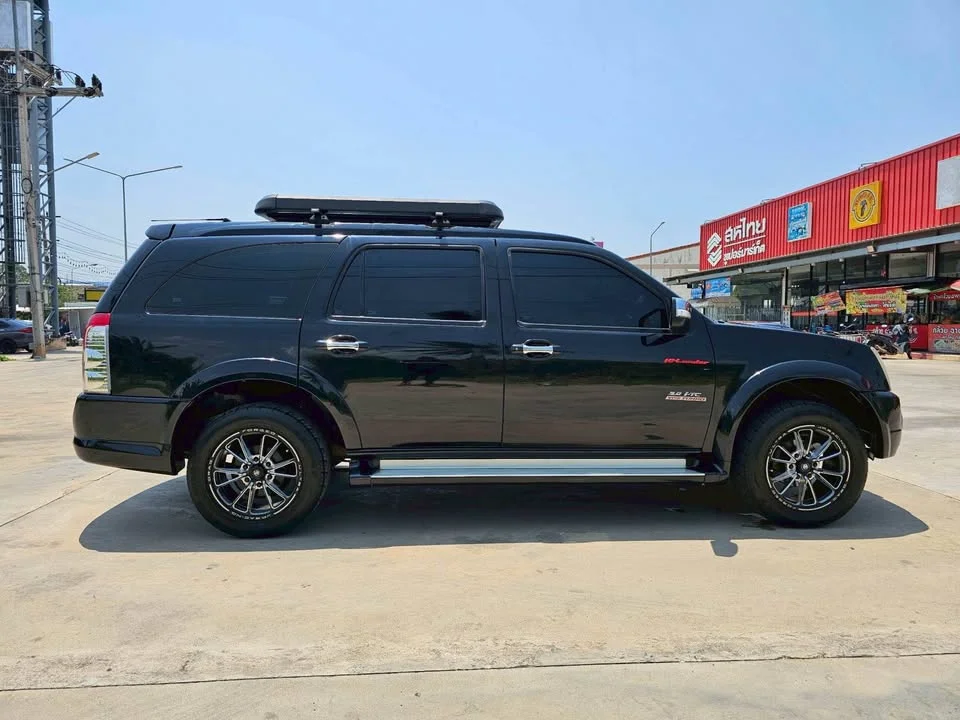 2008 Isuzu MU-7 2