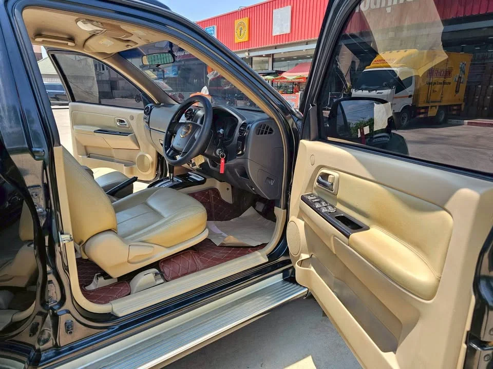 2008 Isuzu MU-7 3
