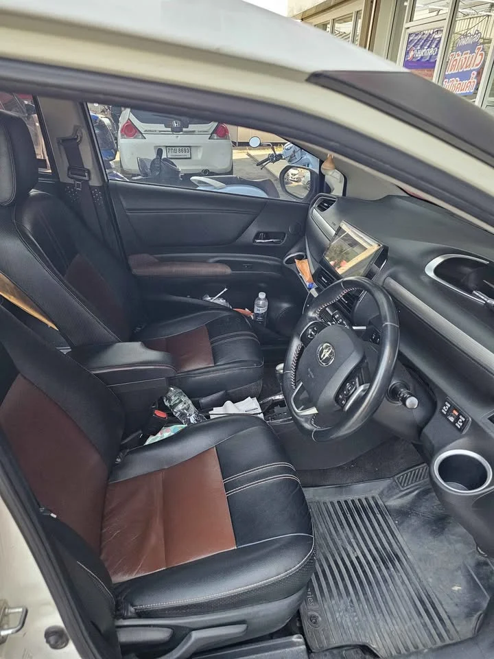 2017 Toyota Sienta II 3