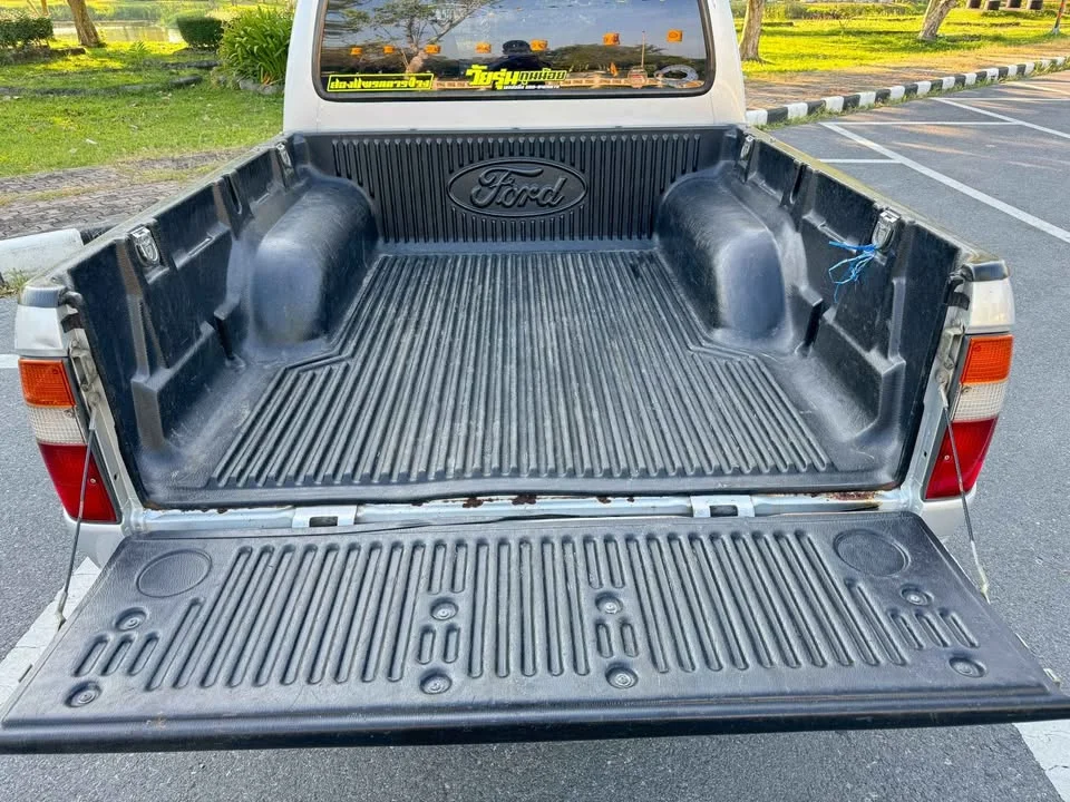 2002 Mazda 2500 Fighter V 2