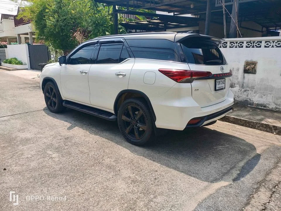 2017 Toyota Fortuner II 3