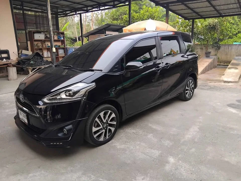 2018 Toyota Sienta II 2