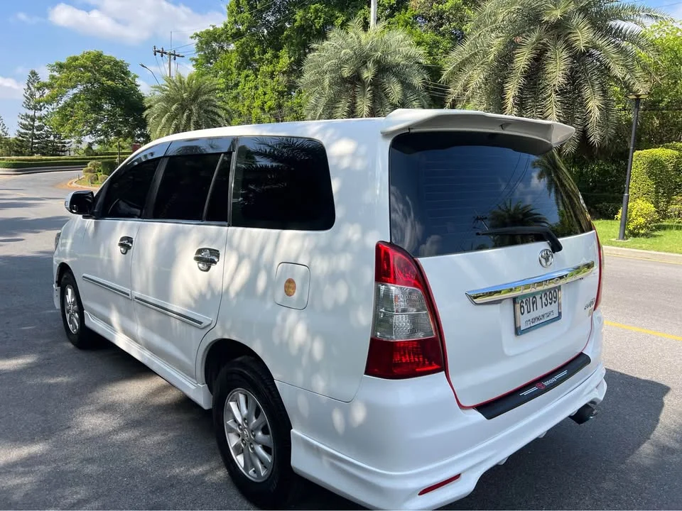 2013 Toyota Innova I 3